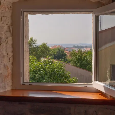 Vila Weisse Feder Near Fazana For 5 Persons With Small Heated Pool & Sea View - Only 1,2 Km From
