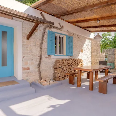 Weisse Feder Near Fazana For 5 Persons With Small Heated Pool & Sea View - Only 1,2 Km From * Peroj